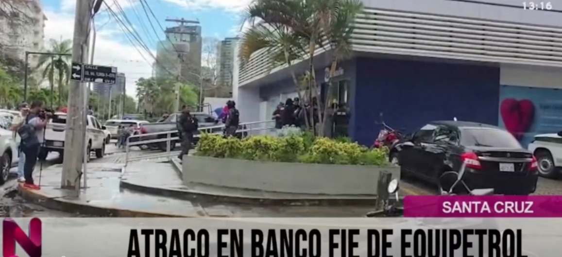 La agencia de Banco FIE que sufrió el atraco en Equipetrol, Santa Cruz. Imagen: Captura.