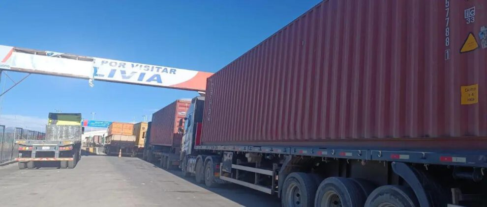Los camiones están varados en la frontera.