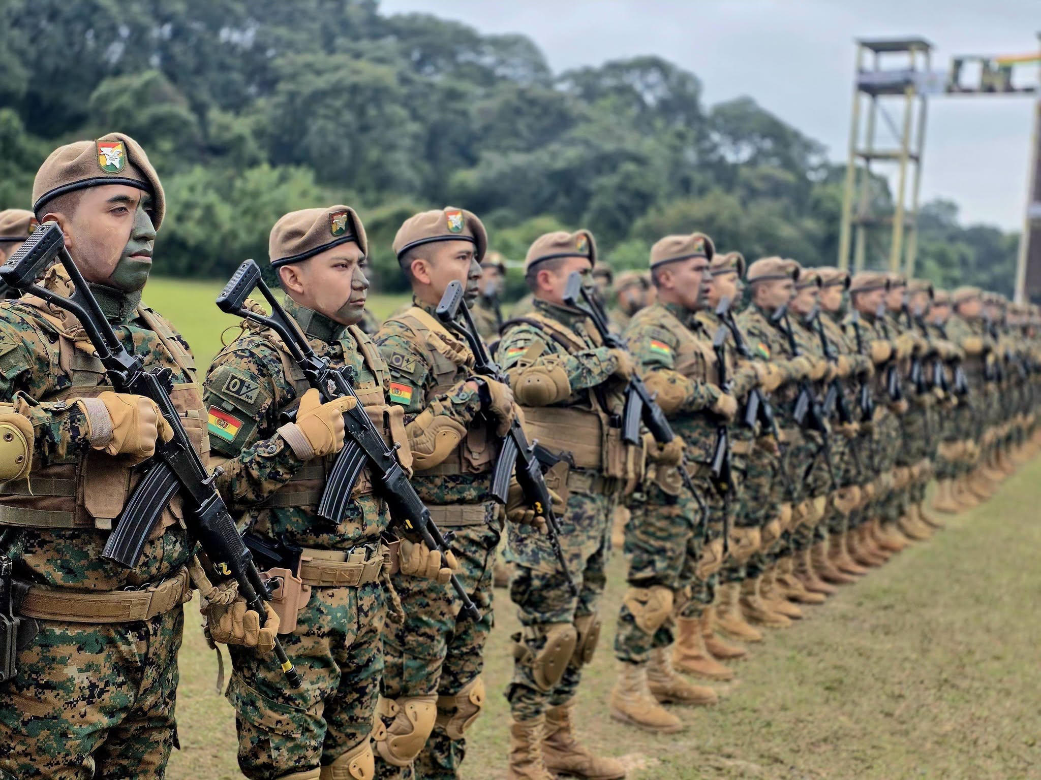 Los soldados del Curso de Satinadores en la Escuela de Cóndores en Sanandita, Tarija. Foto: Rodrigo Paz rrss.