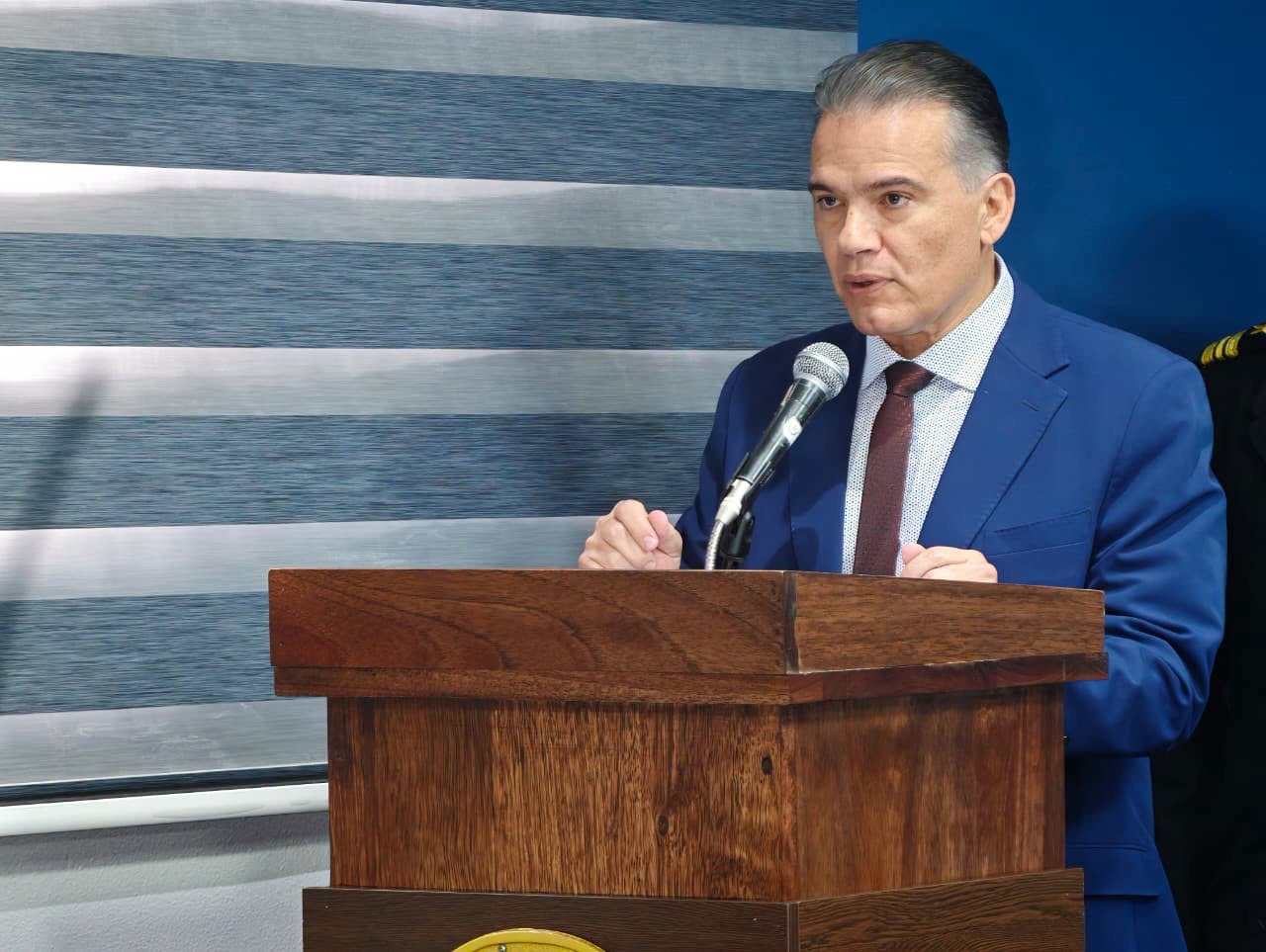 El ministro de Defensa, Ernesto Justiniano, en conferencia de prensa. Foto: Min Defensa archivo.