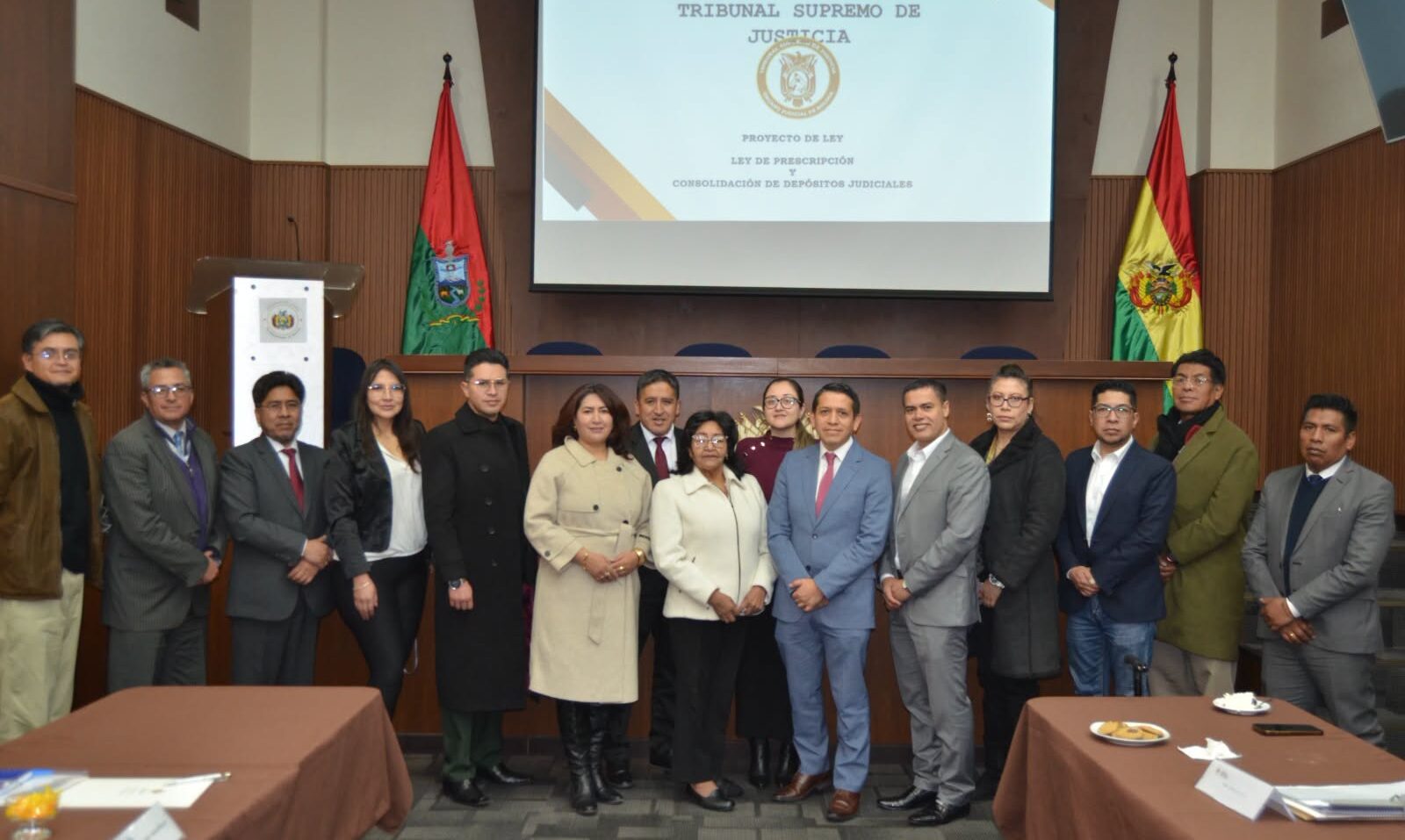 Los representantes de diferentes instancias del Estado revisaron dos propuestas normativas. Foto: Viceministerio de Transparencia.