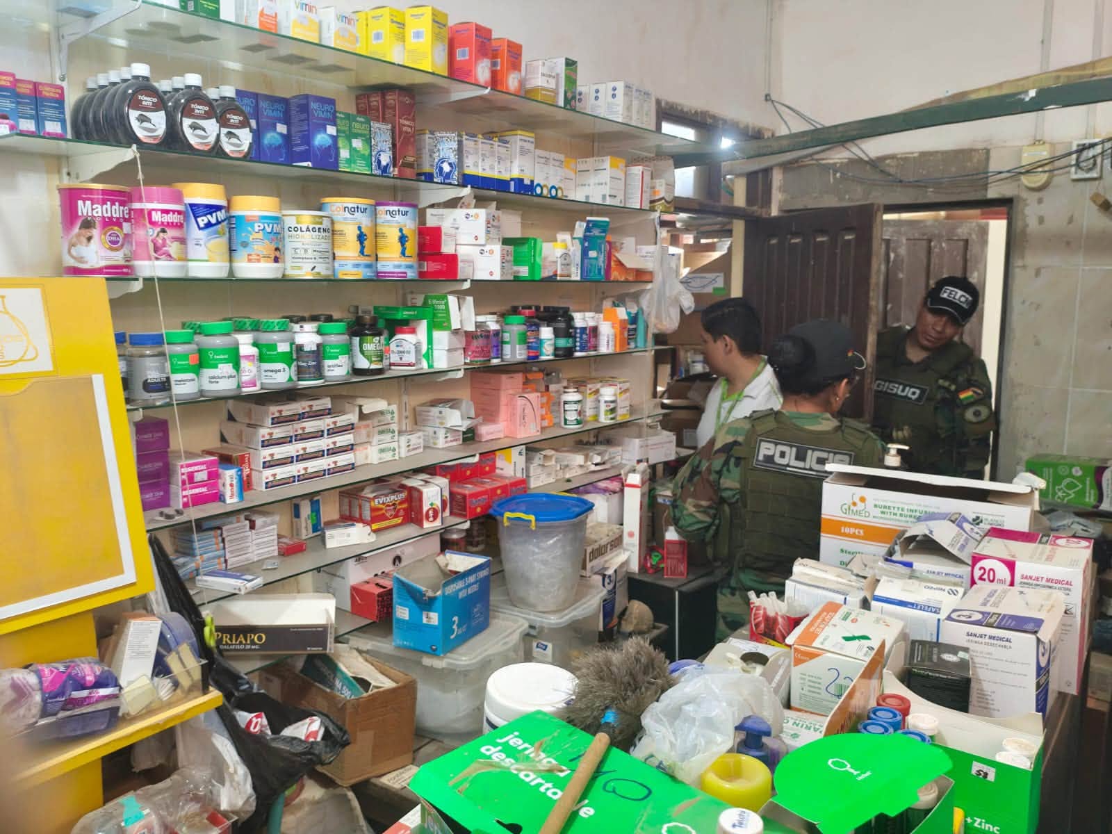 Medicamentos psicotrópicos eran vendidos ilegalmente en una farmacia de Okinawa Uno. Foto: Felcn.