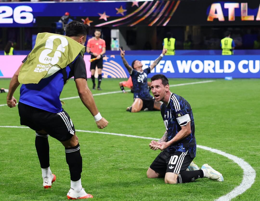 Lagrimas en el festejo por su nuevo pase a la final.