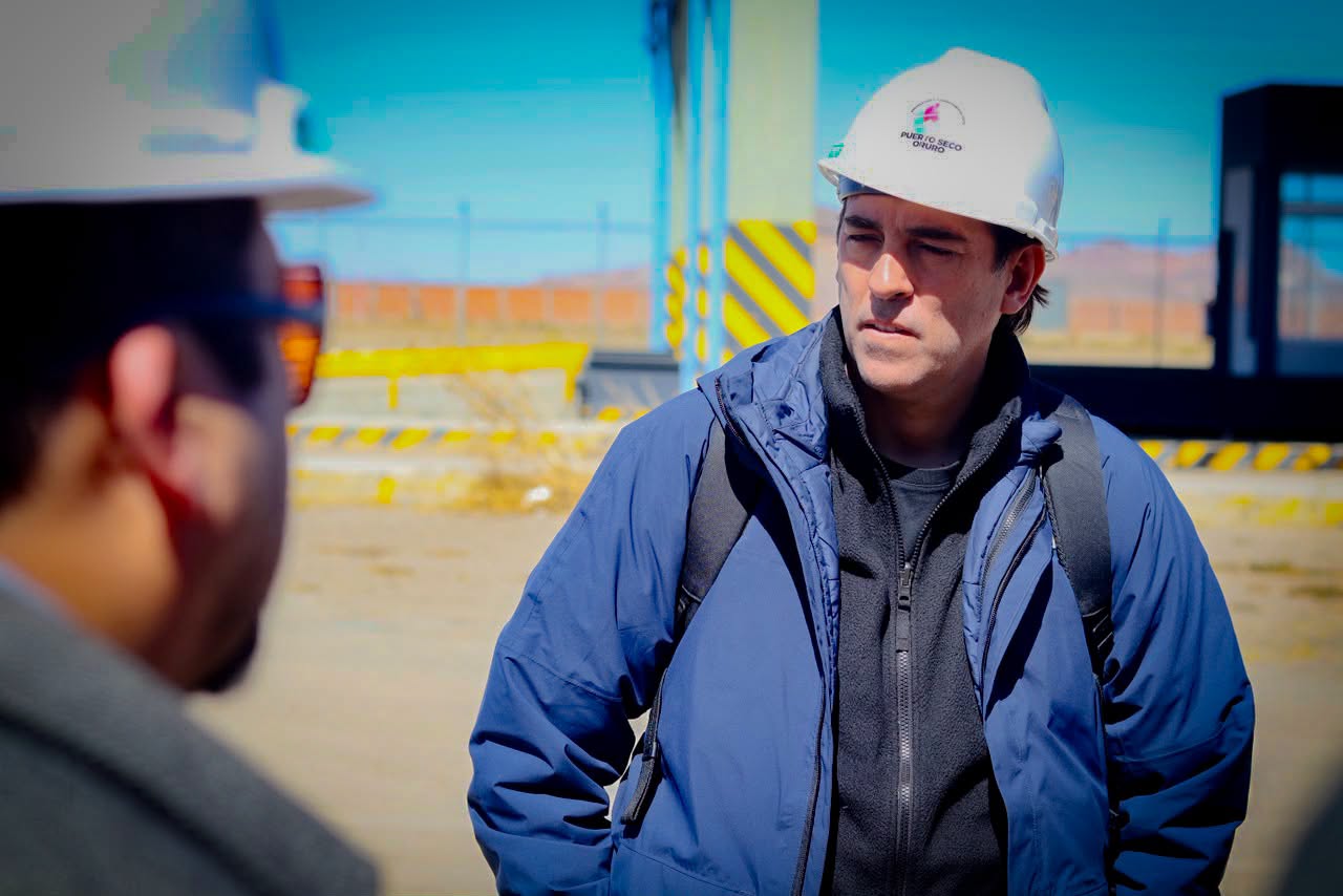 El ministro de Obras Públicas, Mauricio Zamora, en Oruro. Foto: MOPSV.