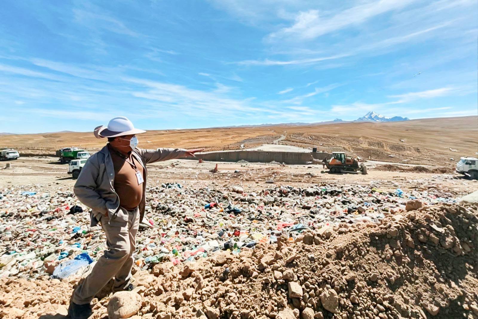 El alcalde de El Alto estuvo en el relleno sanitario de Villa Ingenio. Foto: Gamea.