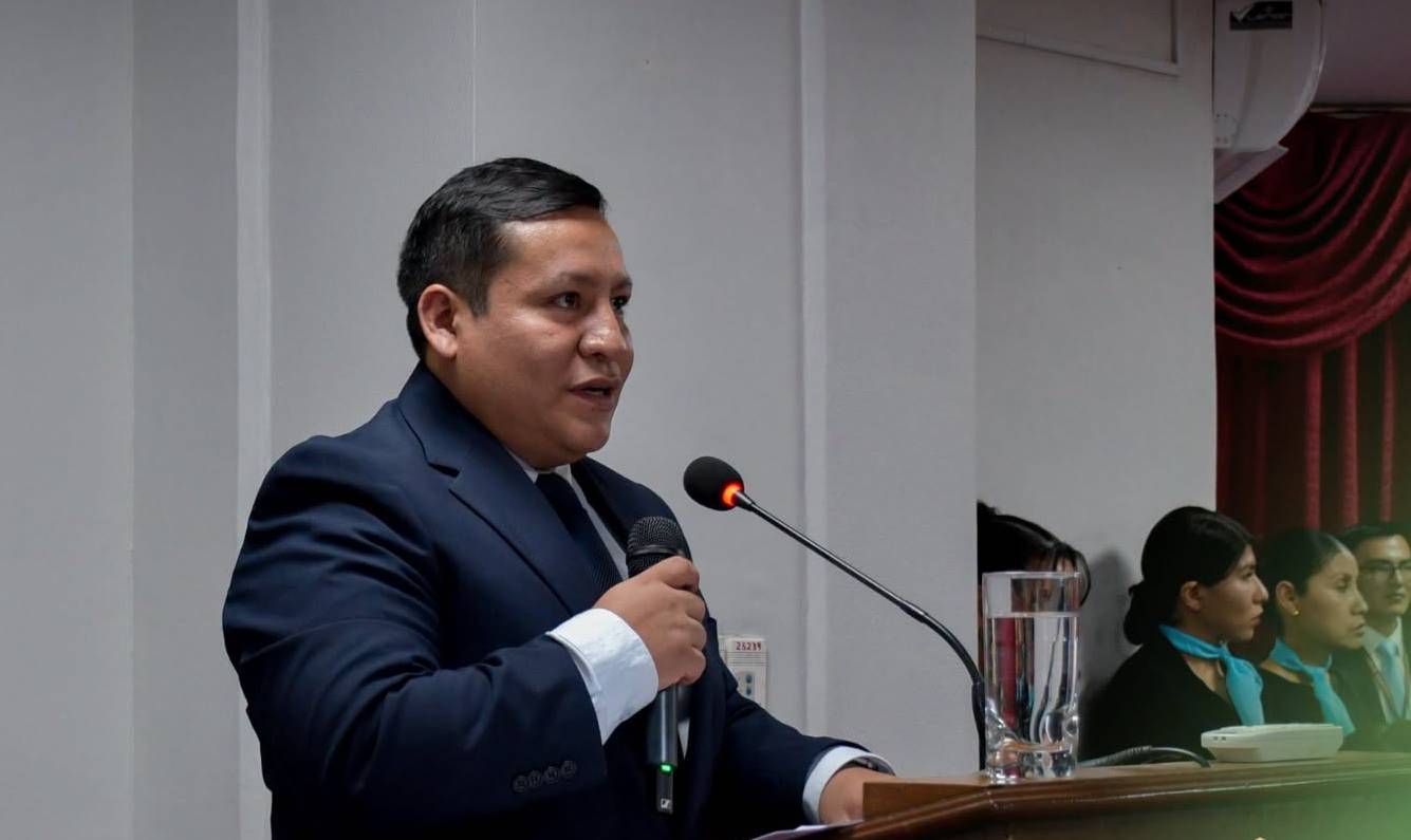 El decano del Consejo de la Magistratura, Manuel Baptista, en acto por el Día del Juez Boliviano. Foto: CM