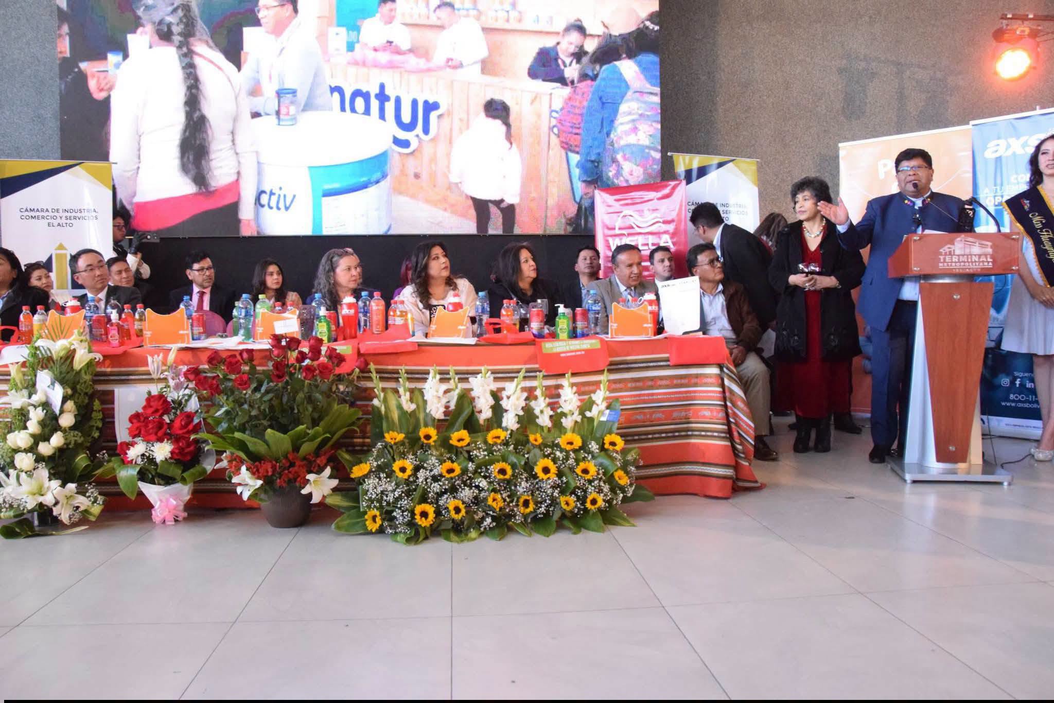 Autoridades y empresarios de El Alto lanzaron el Huayna Fex 2026. Foto: Gamea.