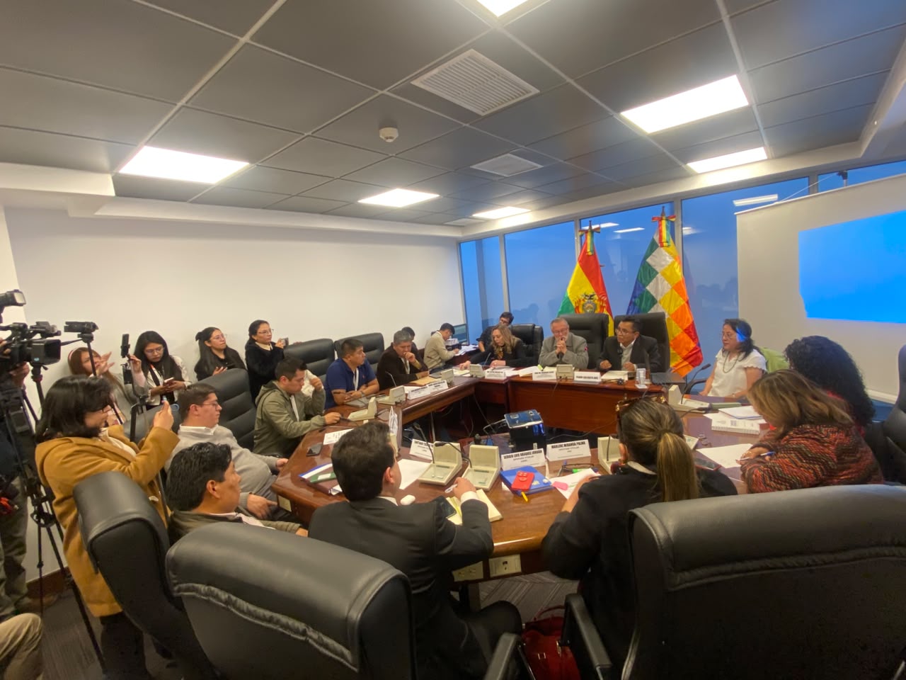 El Defensor del Pueblo, Pedro Callisaya, brinda informe en la Comisión de Constitución. Foto: Defensoría del Pueblo.