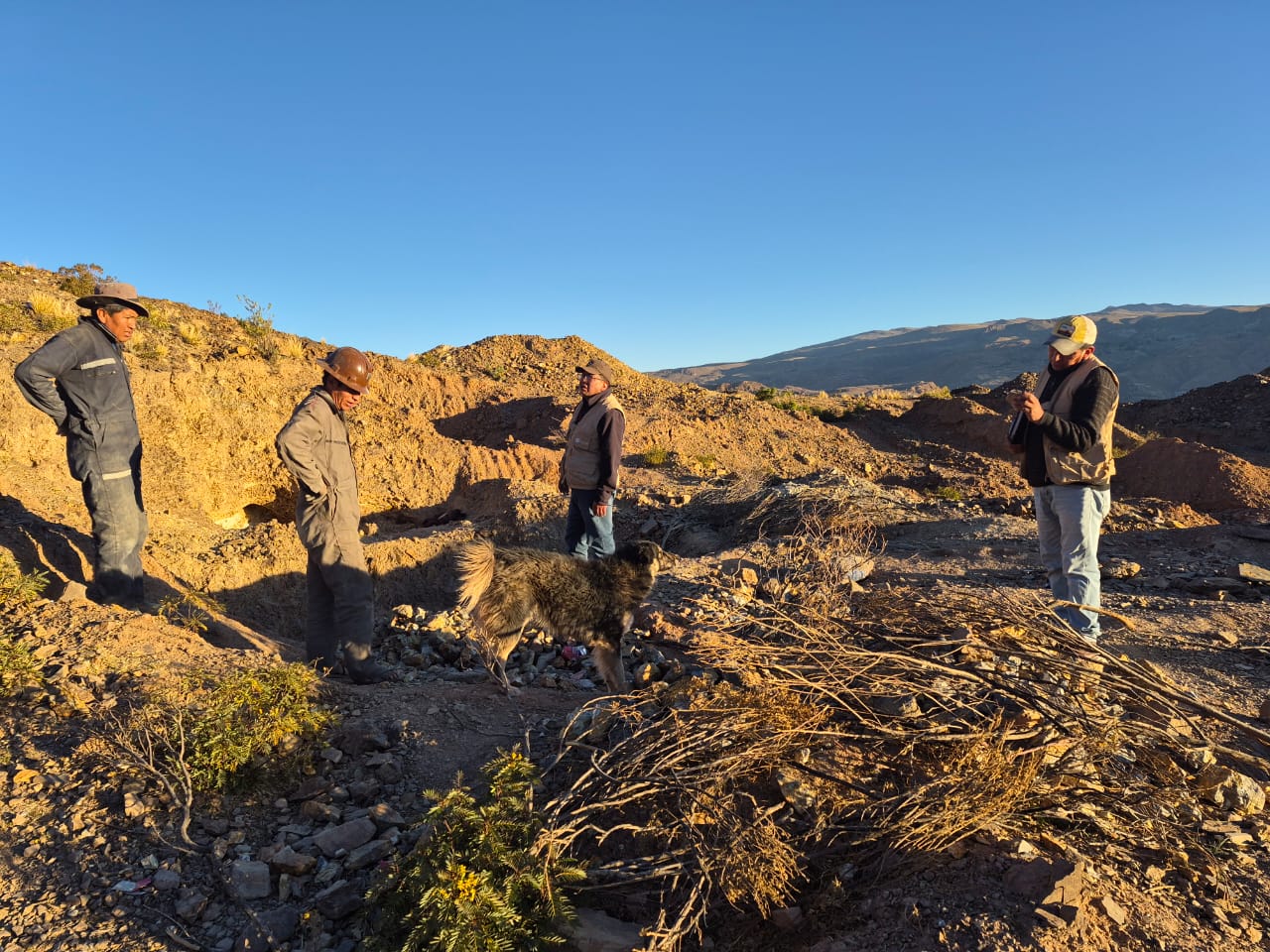 Inspección por parte de la AJAM a minería ilegal en Tinguipaya, Potosí. Foto: AJAM.