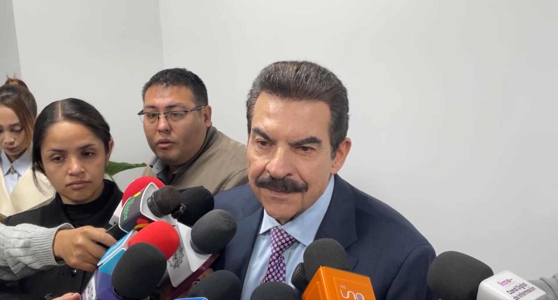 El alcalde Manfred Reyes Villa.