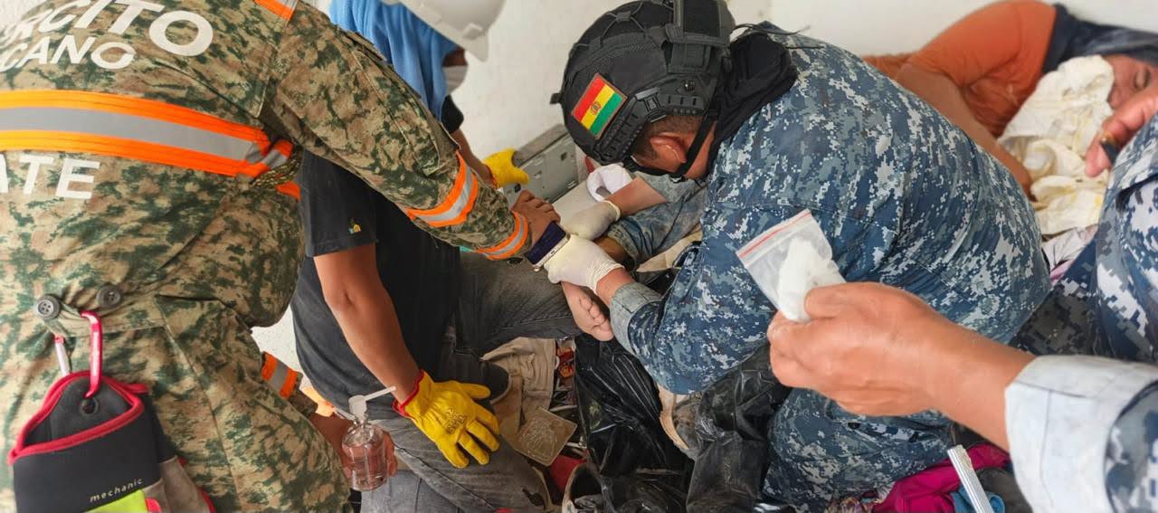 Ayuda a familias venezolanas por parte de contingente boliviano. Fotos: Ministerio de Defensa.