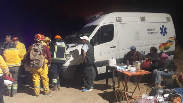 Brigada médica desplazada en Tarija para atender a las personas afectadas por los incendios. Foto: Ministerio de Salud y Deportes.