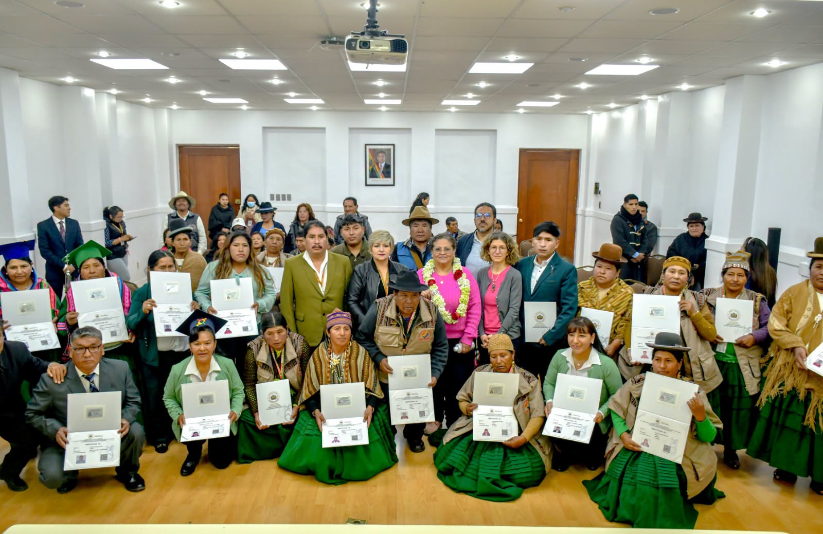 Entrega de certificados a 21 prestadores de medicina tradicional. Fotos: Ministerio de Salud y Deportes.