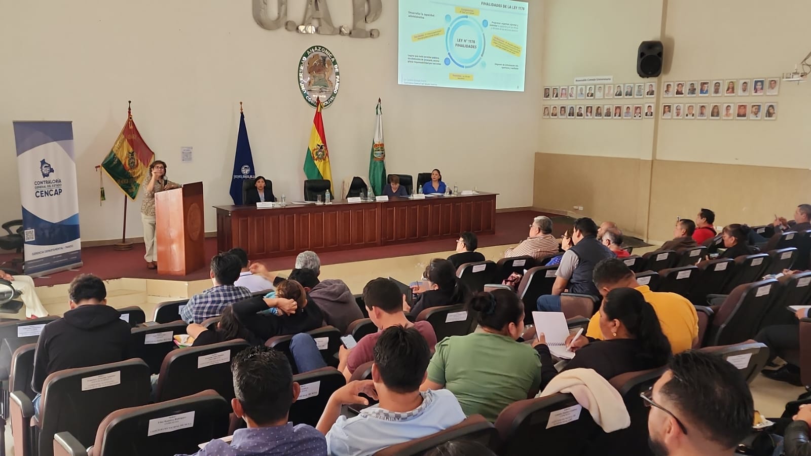 Acto de inauguración del programa de capacitación "Gestión Pública Transparente, Responsable y Orientada a Resultados" en Cobija. Foto: Contraloría General del Estado.