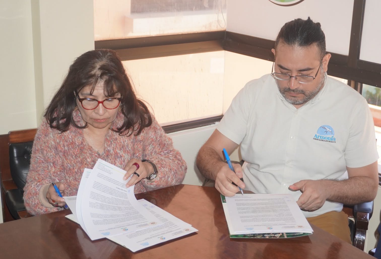 Firma de convenio entre el Sernap y la Asociación Civil Armonía para el trabajo conjunto de conservación del Tipnis. Fotos: Sernap.