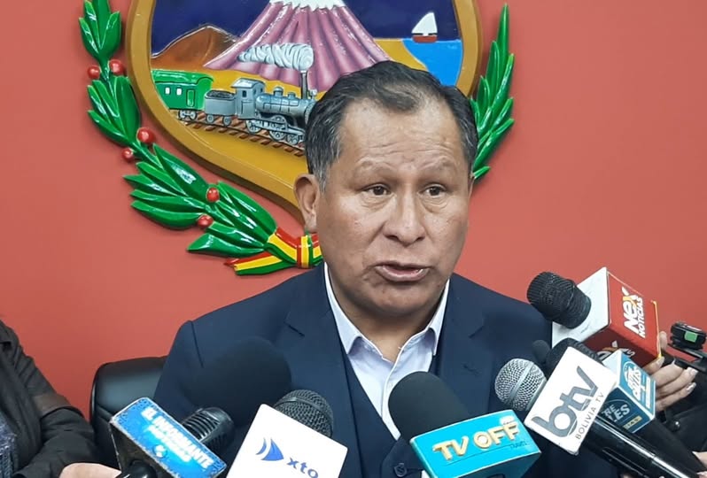 Director de Educación en Oruro, Germán Cardozo, informa sobre reinicio de clases. Foto: RR.SS.