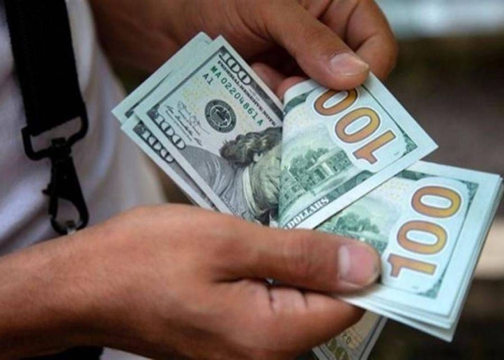 Cotización oficial del dólar baja a Bs 12,13 para el inicio de agosto.