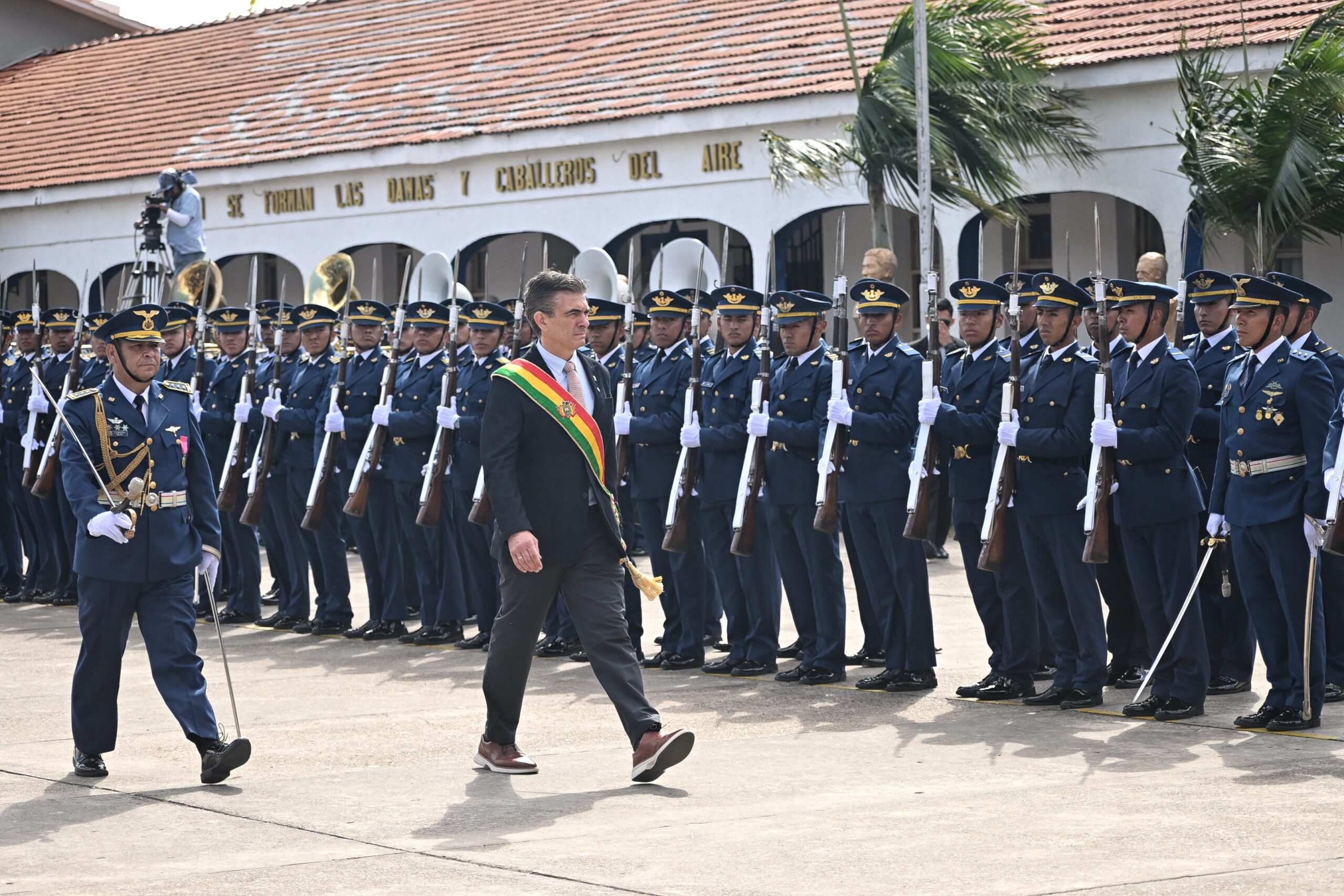 Acto conmemorativo por los 74 años de vida institucional del Colegio Militar de Aviación "Teniente General Germán Busch Becerra". Fotos: Oficina del Presidente.