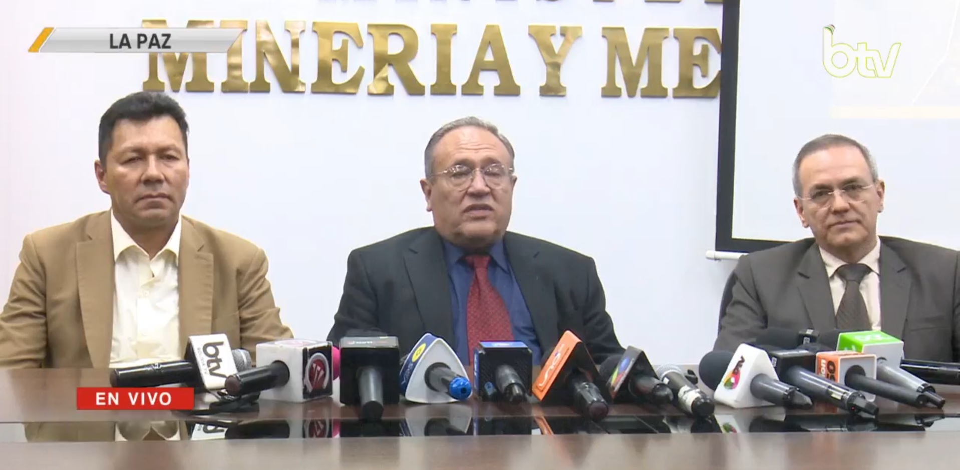 El ministro de Minería, Marco Antonio Calderón de la Barca, en conferencia de prensa.