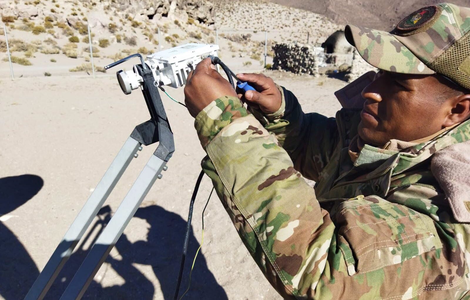 Ejecución del Plan de Recuperación y Centralización de Dispositivos de Internet del Comando Estratégico Operacional de Lucha Contra el Contrabando. Fotos: Ministerio de Defensa.