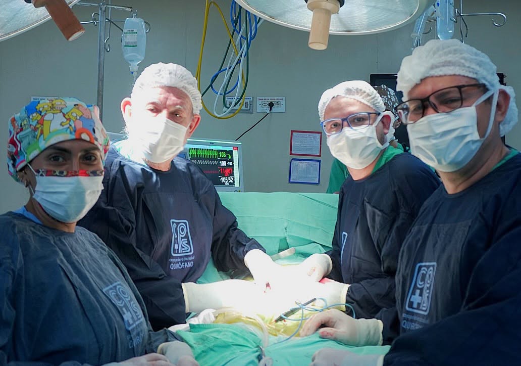 Equipo que realizó el trasplante renal a un niño de ocho años en Santa Cruz. Fotos: Ministerio de Salud y Deportes.