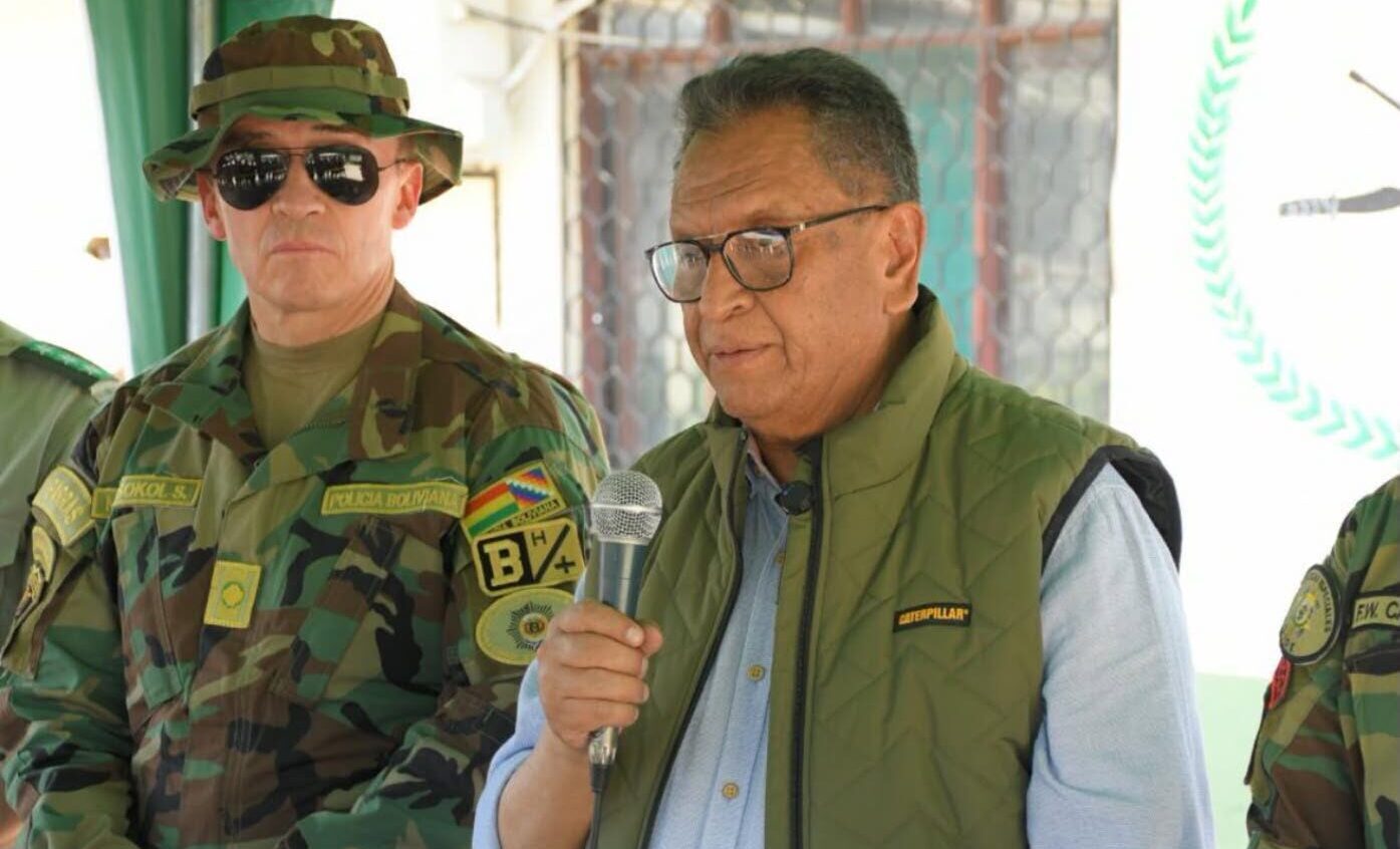 Ministro de Gobierno, Marco Antonio Oviedo, informa sobre cinco operativos. Fotos: Viceministerio de Defensa Social y Sustancias Controladas.