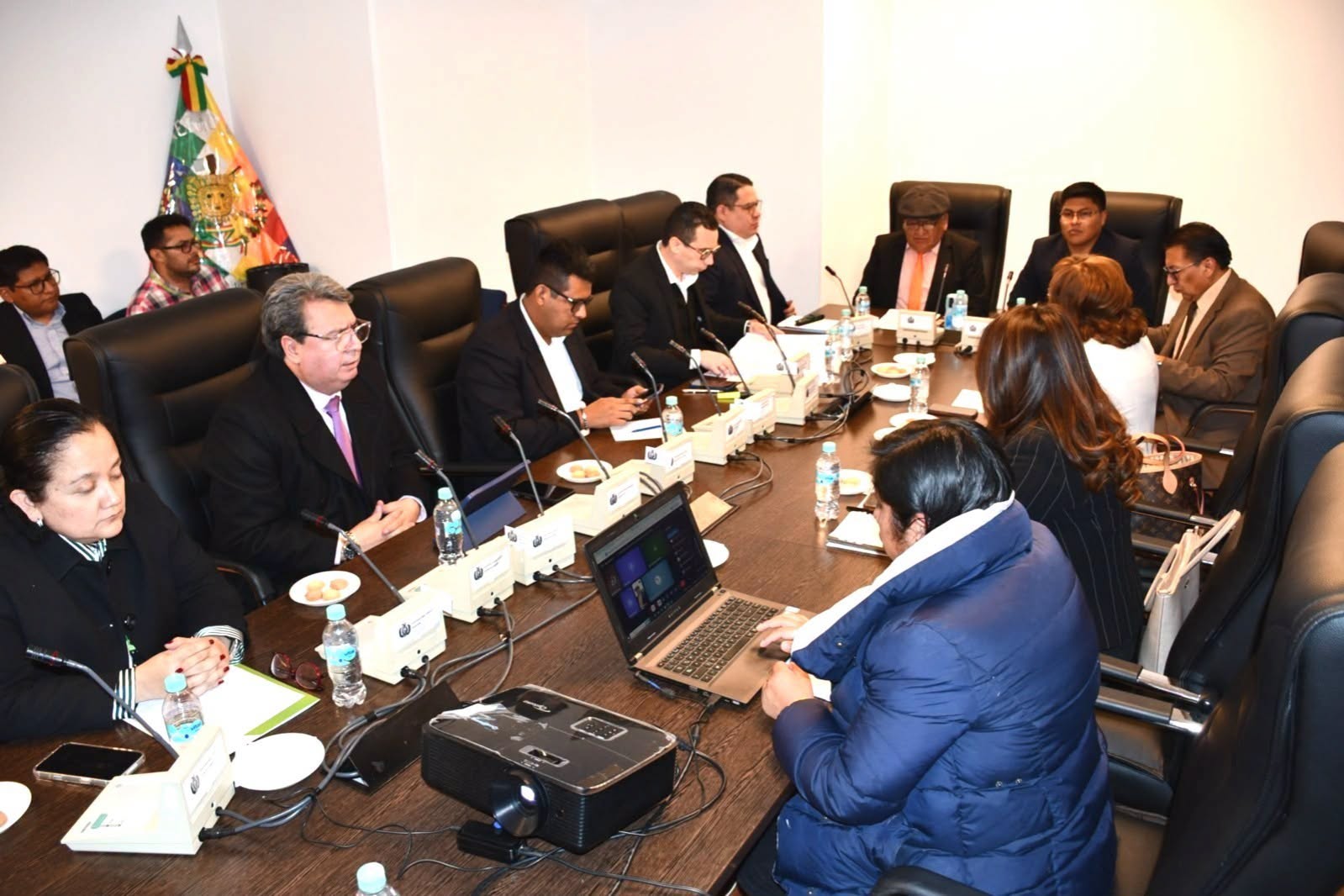 Reunión entre la Fiscalía General del Estado y comisión de la Cámara de Diputados sobre "Caso Maletas". Foto: Fiscalía General del Estado.