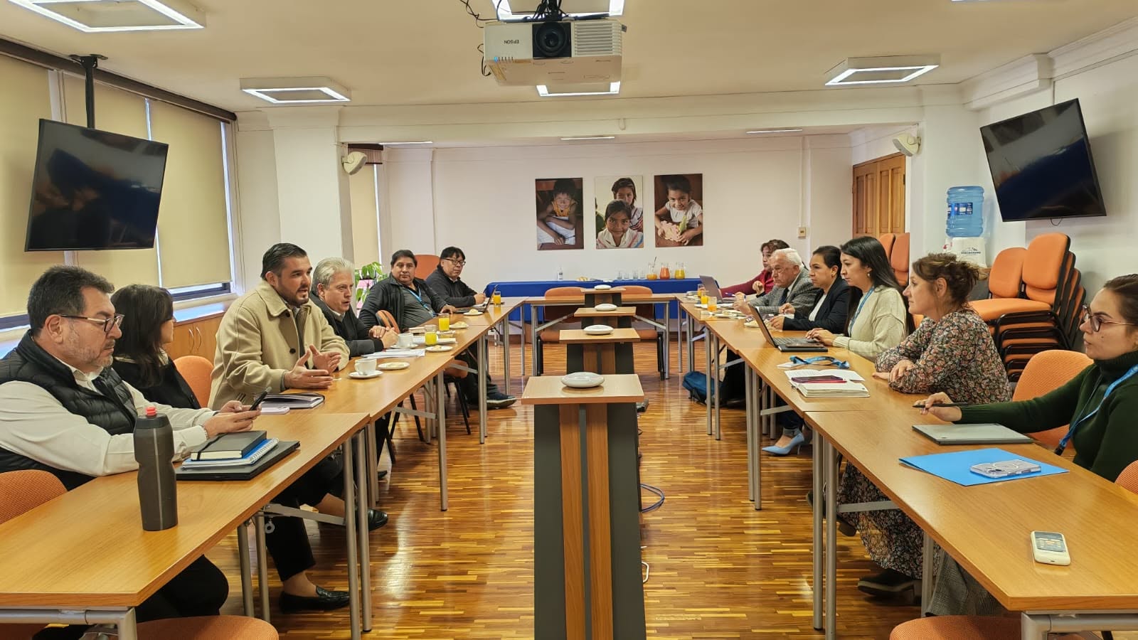 Reunión de coordinación entre la UPRE y Unicef. Foto: Unidad de Proyectos Especiales.