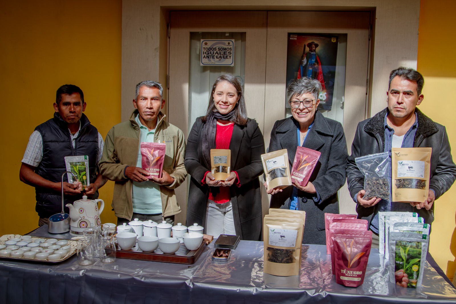 Productores bolivianos de té verde y rojo. Fotos: Viceministerio de Gastronomía.