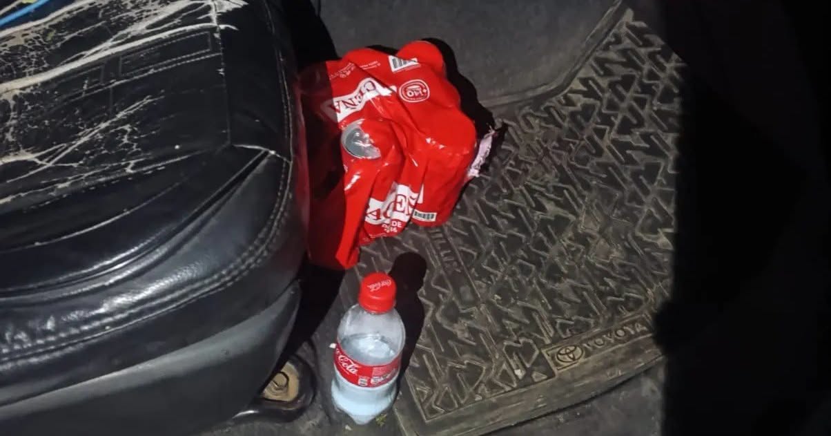 Bebidas alcohólicas encontradas en vehículo oficial de la Gobernación de Potosí. Foto: Fiscalía General del Estado.