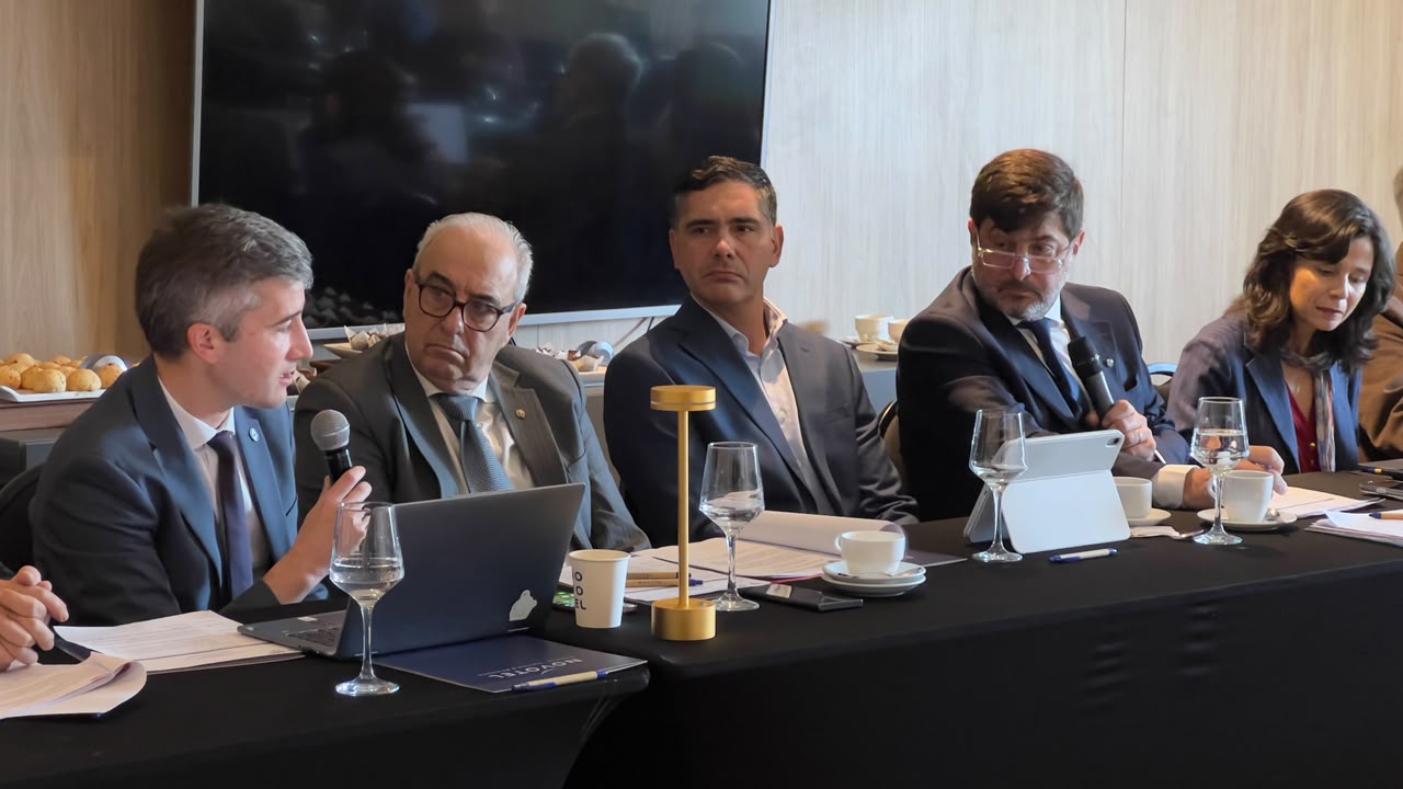 El encuentro, encabezado por el ministro de Desarrollo Productivo, Rural y Agua, Oscar Mario Justiniano, reúne a delegaciones ministeriales y técnicas de Argentina, Bolivia, Brasil, Chile, Paraguay y Uruguay,