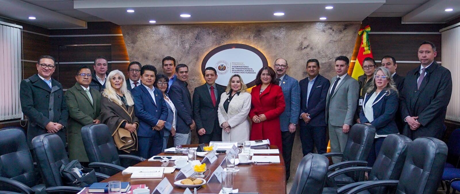 Las autoridades destacaron el diálogo y la coordinación entre instituciones. Foto: Viceministerio de Transparencia.