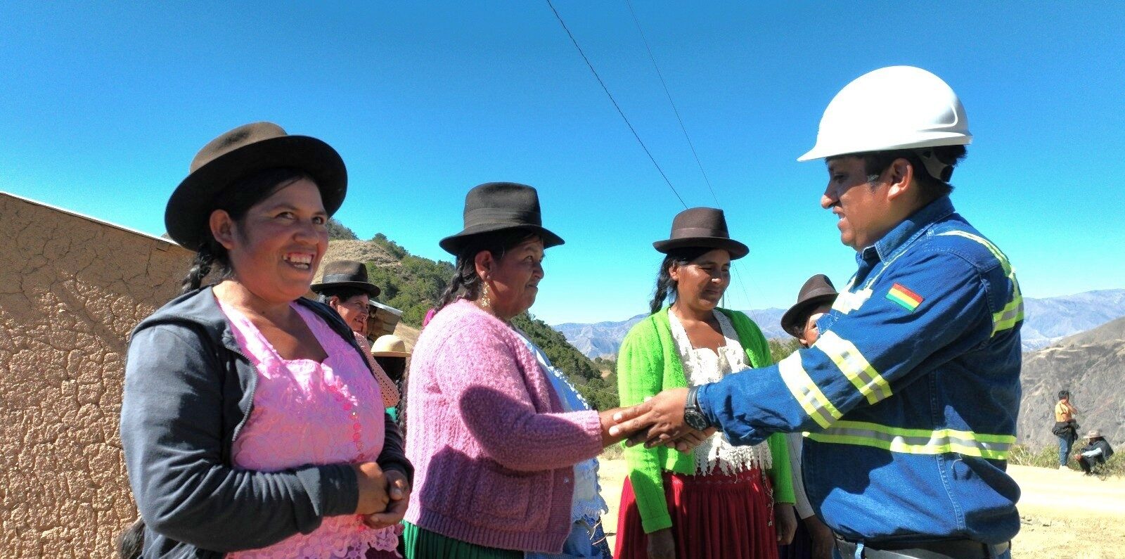 La energía eléctrica llegará a hogares, unidades educativas, centros de salud del municipio de Villa Charcas.