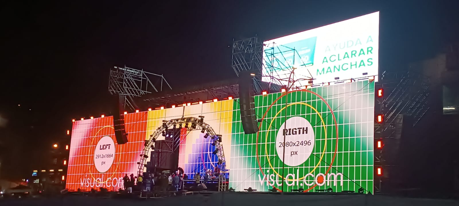 La pantalla gigante y el sonido ya se encuentran instalados. Foto: ABI.