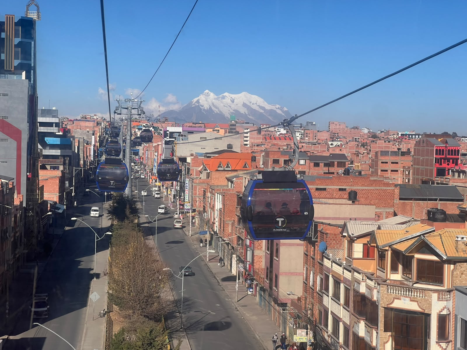 Línea Azul en su ruta por la ciudad de El Alto. Foto: KCF-ABI.