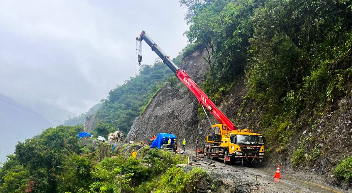 Personal de la estatal caminera realiza labores de mantenimiento vial. Foto: ABC.