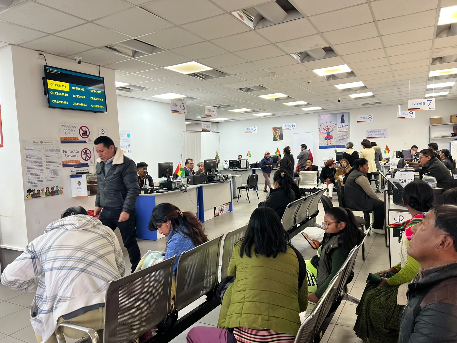 Atención en oficinas del Segip en la Línea Celeste del teleférico. Foto: ABI-KCF.