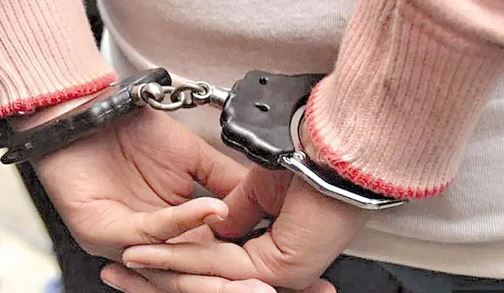 La mujer fue arrestada luego de que entregara a la bebé en la Defensoría.