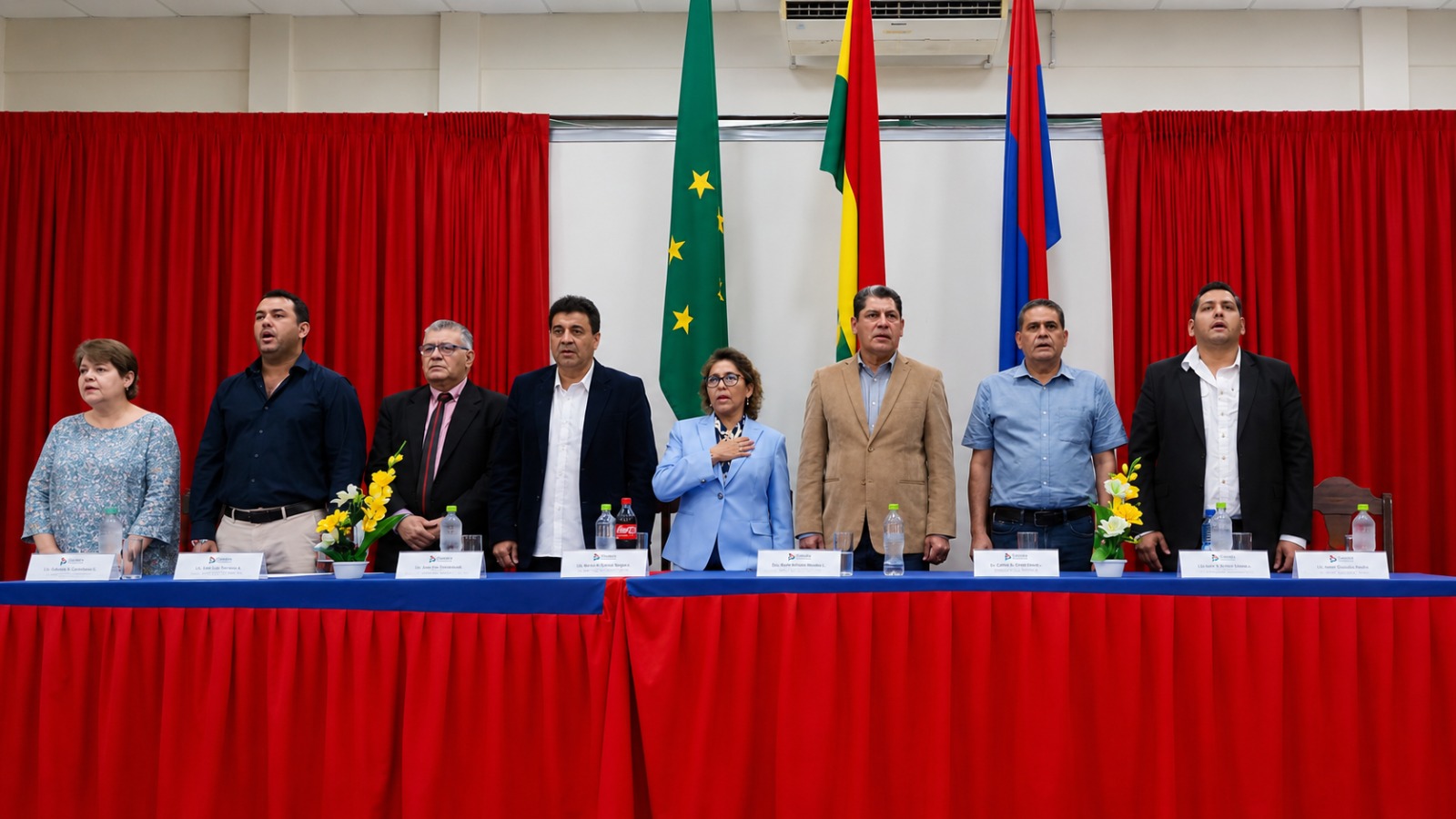 Autoridades durante el encuentro en Trinidad. Foto: CGE