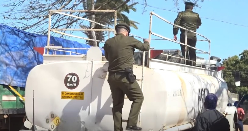 El camión cisterna intervenido. Foto: captura video