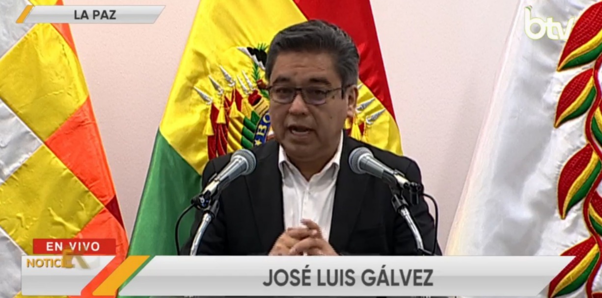 El vocero oficial de la Presidencia del Estado, José Luis Gálvez, en conferencia de prensa. Imagen: Captura Bolivia Tv.