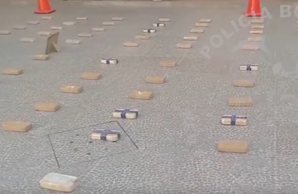 Imagen referencial de paquetes de droga secuestrados en un pasado operativo. Foto: captura video