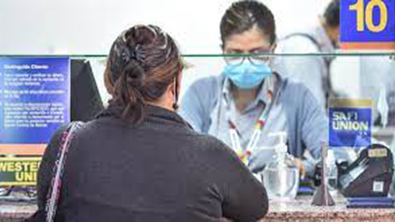 Ventanilla de una entidad financiera en Bolivia. Foto: Archivo.