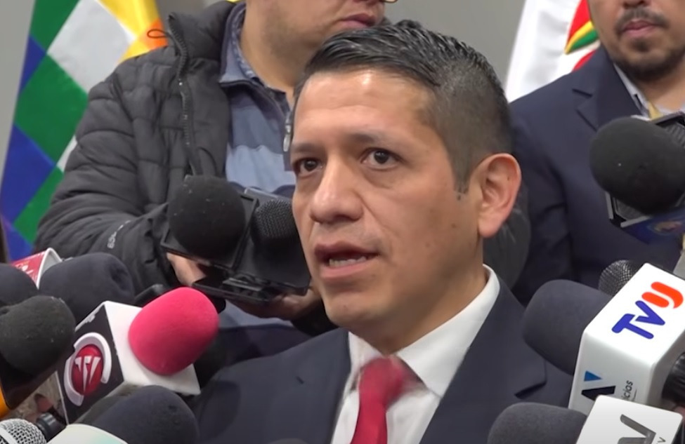 El viceministro de Transparencia, Seguridad Jurídica y Derechos Humanos, Yamil García, declara a los medios. Foto: captura video