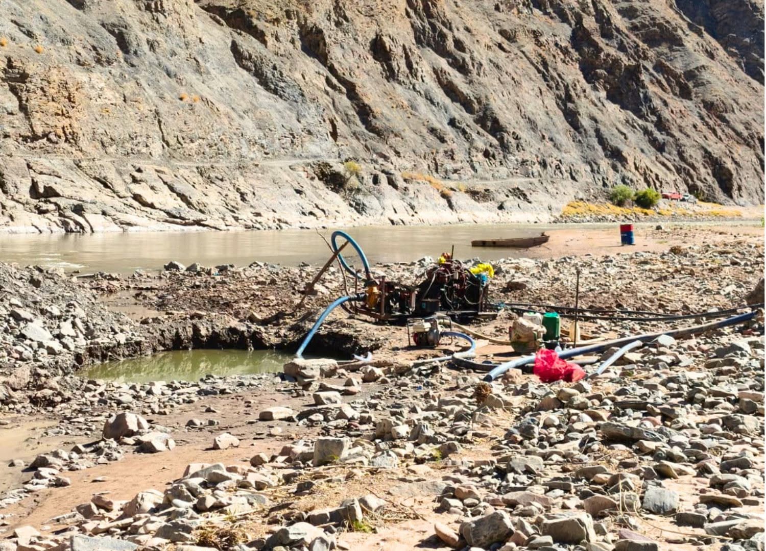 Pruebas de la minería ilegal. Foto: AJAM