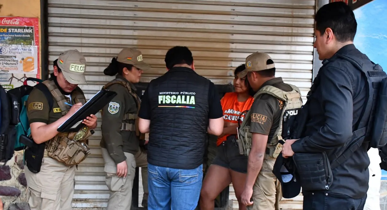 Fiscales y policías investigan a un hombre en posesión de material con violencia sexual. Foto: FGE