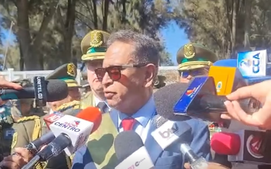 El ministro Oviedo brinda conferencia de prensa. Foto: captura video