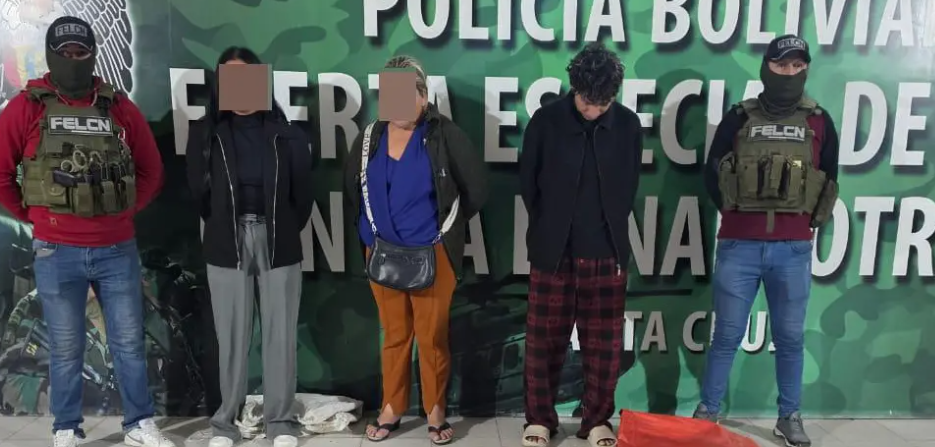 La mujer fue aprehendida junto a dos familiares, (Foto RRSS)