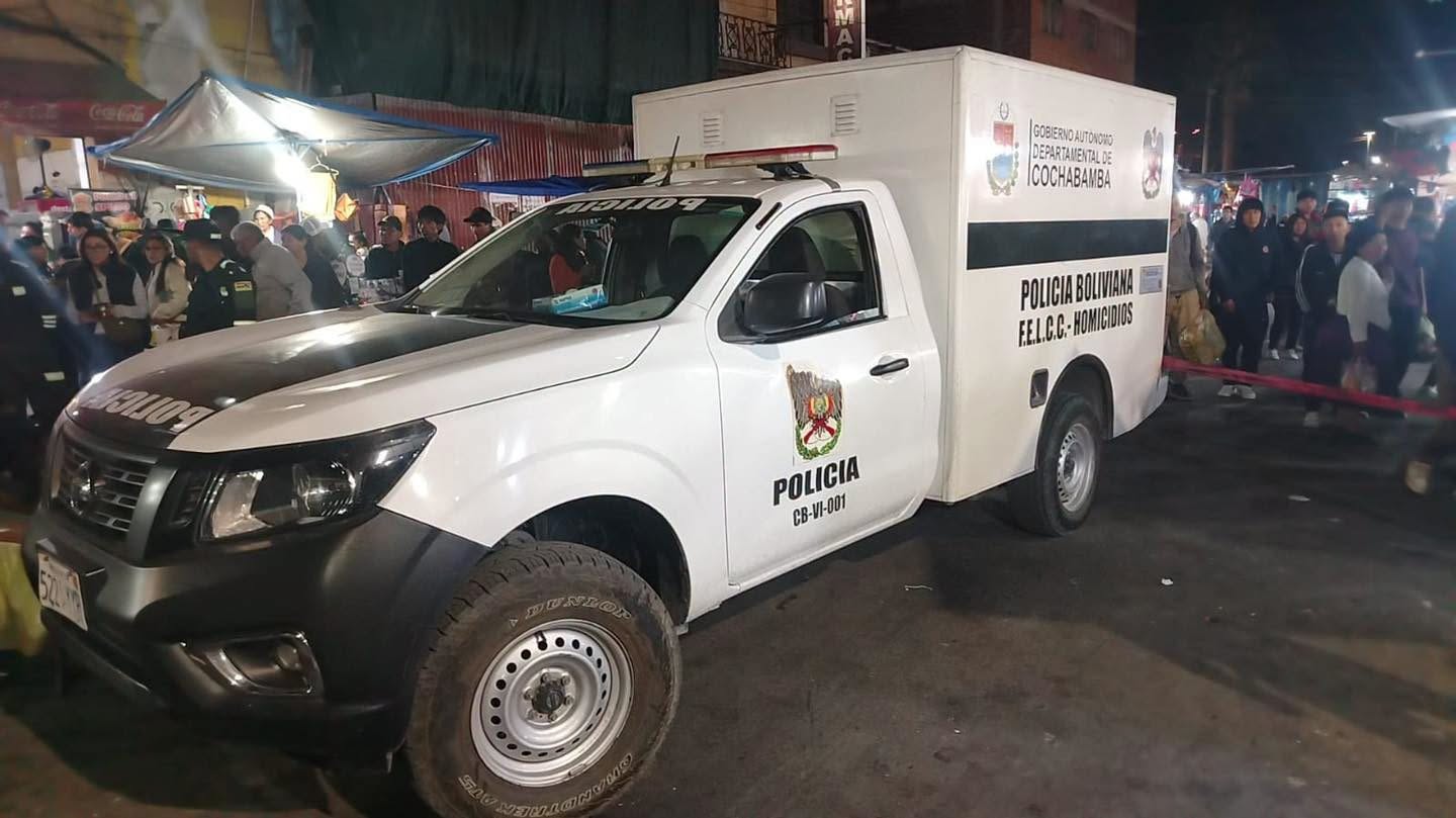 Un vehículo policial en el lugar donde ocurrió el atraco. Foto: Tele C