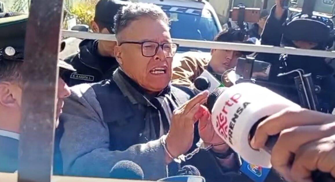 Zúñiga, en la FELCC, antes de acudir a su audiencia por la asonada militar de 2024. Foto: captura video